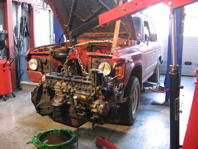 toyota-landcruiser-2h-000