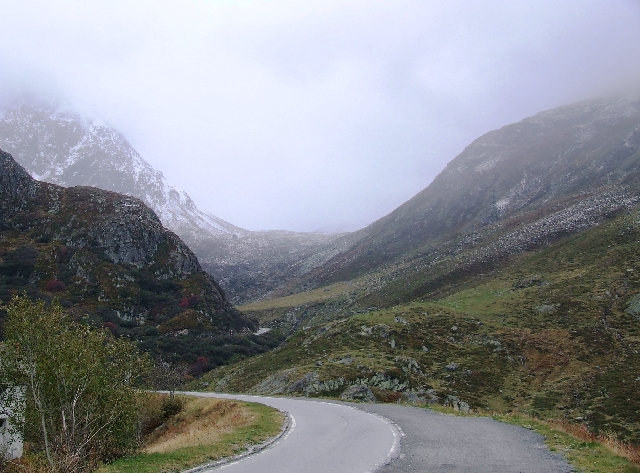 2007_0928_Italie0006.JPG - Road To The St. Bernard Pass. The First Snow and Temps Below Zero!