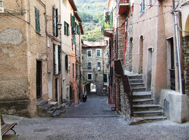 2007_0930_Italie0042.JPG - Village's Entrance