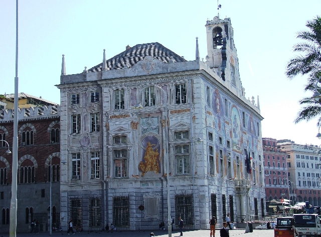 2007_1002_Italie0086.JPG - Old Genova Building