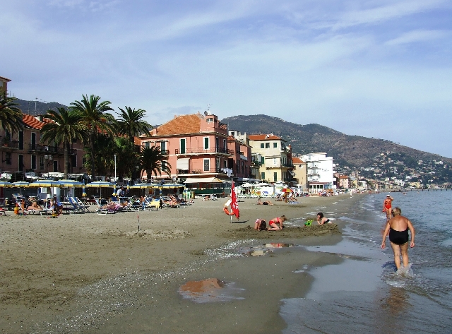 2007_1003_Italie0113.JPG - Alassio Beach