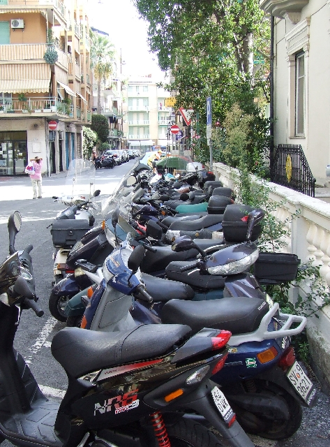 2007_1005_Italie0187.JPG - Typical Italy