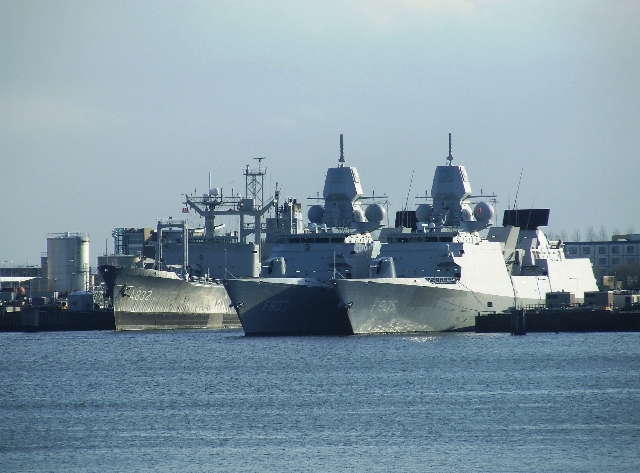2007_1117Texel0002.JPG - Dutch Navy