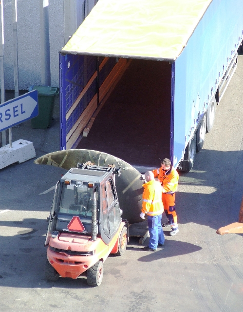 2008_0405_Faroer0039.JPG - Logistic Problems