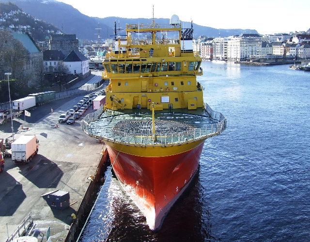 2008_0406_Org_Faroer0059.JPG - Yellow & Red