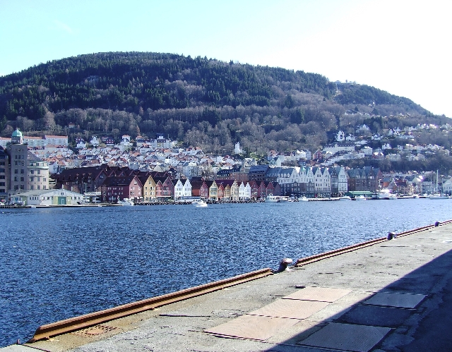 2008_0406_Org_Faroer0093.JPG - Bergen City View