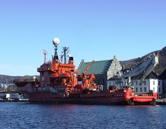 2008_0406_Org_Faroer0094.JPG - And Red Only!