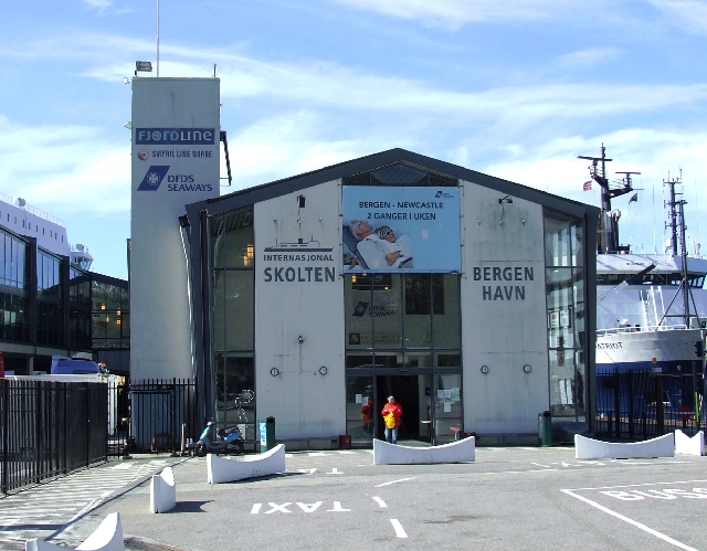 2008_0406_Org_Faroer0108.JPG - Smyril Line Check In Bergen