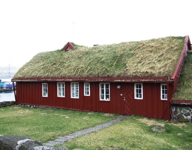 2008_0408_Org_Faroer0196.JPG - Red and Green