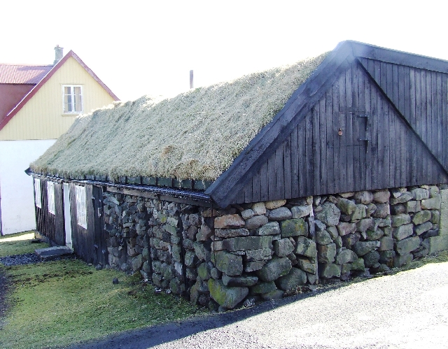2008_0409_Org_Faroer0255.JPG - Very Old House