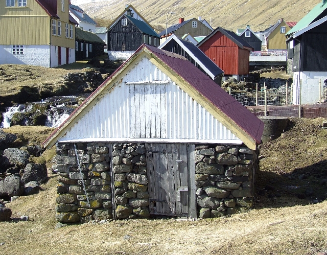 2008_0409_Org_Faroer0259.JPG - An Old Barn