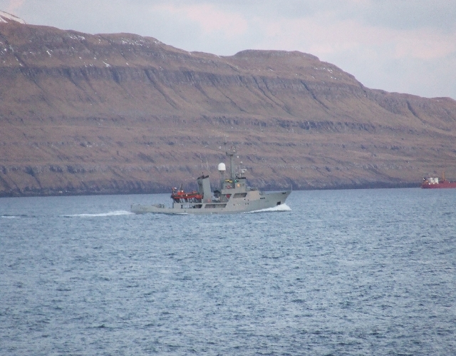 2008_0409_Org_Faroer0291.JPG - Al Core is in Town, And The Navy Too