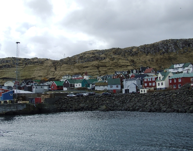 2008_0410_Org_Faroer0014.JPG - The "Capital" Of Sandoy, About 60 People