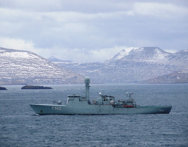 2008_0410_Org_Faroer0063.JPG - The Navy Confirms Our Departure