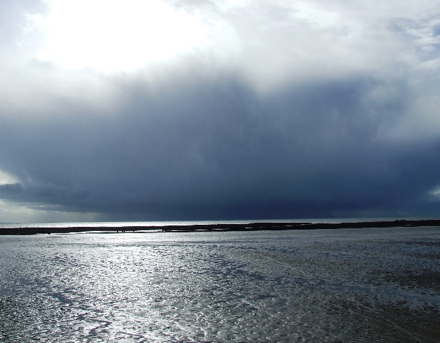 2008_0323_Calvados0049.JPG - Bad Wheather above Sea