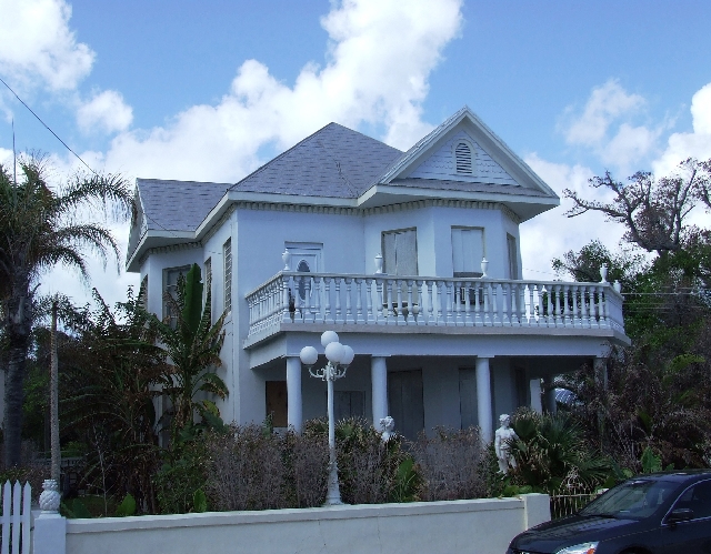 2008_09200034.JPG - Typical Key West House