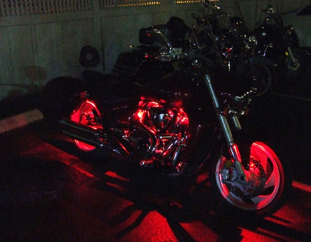 2008_09200123.JPG - Nightstorage of a Bike