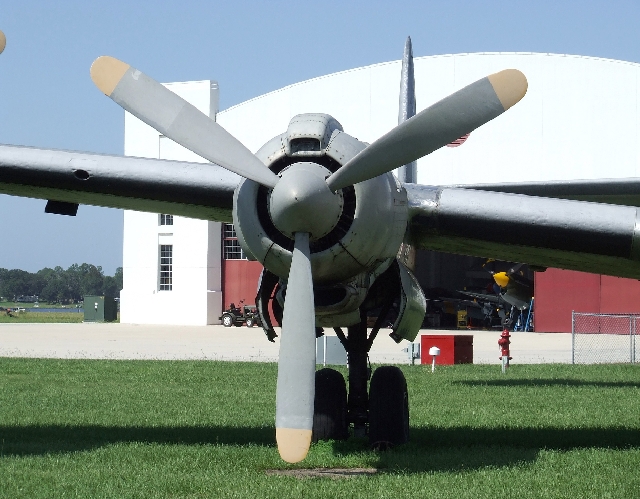 2008_09250124.JPG - 4 Huge Piston Engines