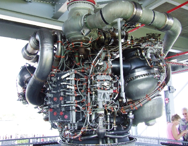 2008_09260161.JPG - Spaceshuttle Engine