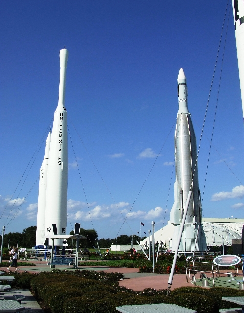 2008_09260217.JPG - Two More Rockets