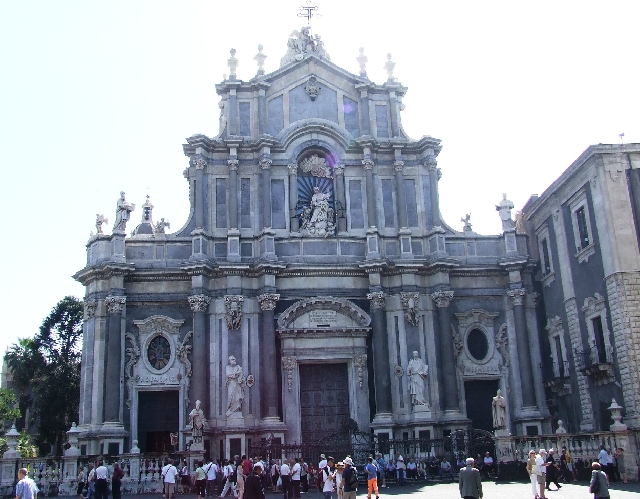 2008_06200190.JPG - Church at the Piazza