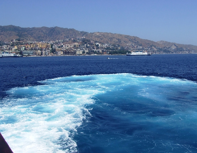 2008_06230351.JPG - Extreme Blue Water