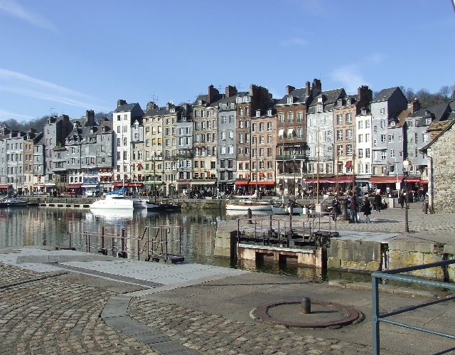 2008_0210Normandie0009.JPG - Honfleur, Beautiful Harbour