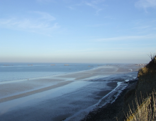 2008_0210Normandie0027.JPG - Cliff View Of The Tide