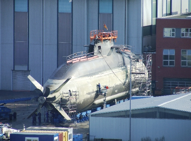 2008_0221_Zweden0036.JPG - German Submarine in Repair