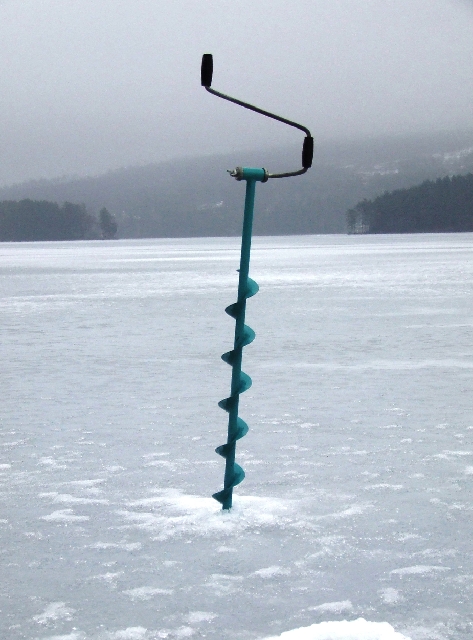 2008_0221_Zweden0081.JPG - National Sport : Icefishing