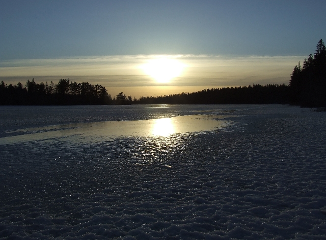 2008_0223_Zweden0136.JPG - The Last Frozen lake, Sun Down.