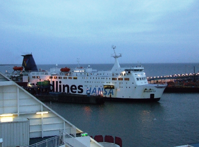 2008_0225_Zweden0140.JPG - Trelleborg is Loaded with Ships