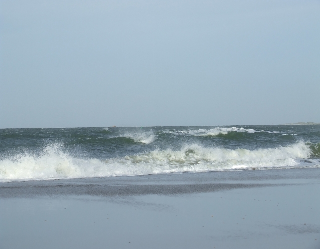 2008_1026_thuis0026.JPG - Waves and Beach