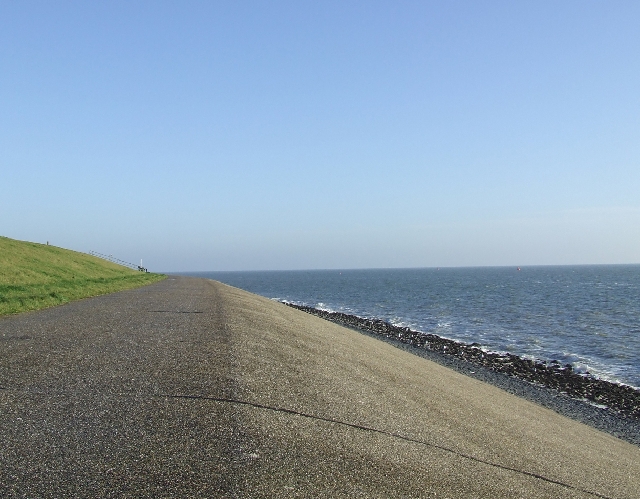 2008_1109_Texel0002.JPG - Strong High Dykes