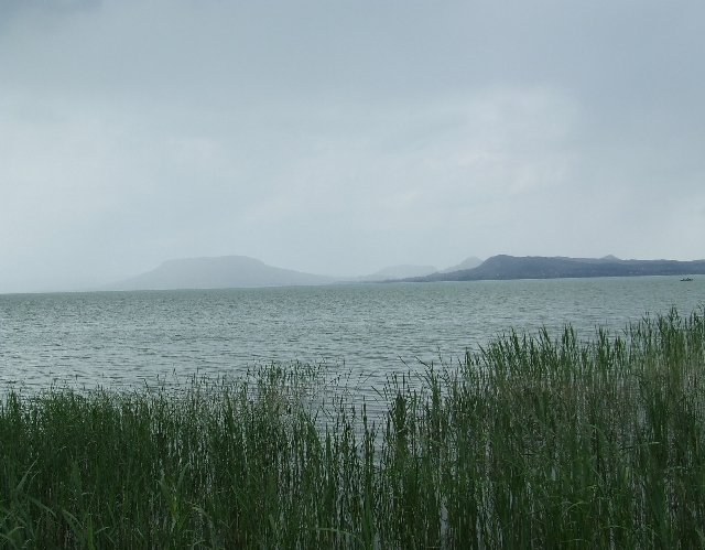 2008_0503_thuis0006.JPG - Lake Balaton in last Daylight