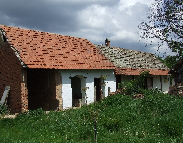 2008_0503_thuis0100.JPG - The Stables
