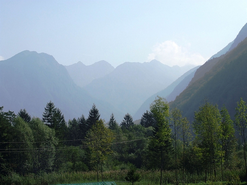 2009_0925_croatie0010.JPG - Green Mountains in Foggy Views