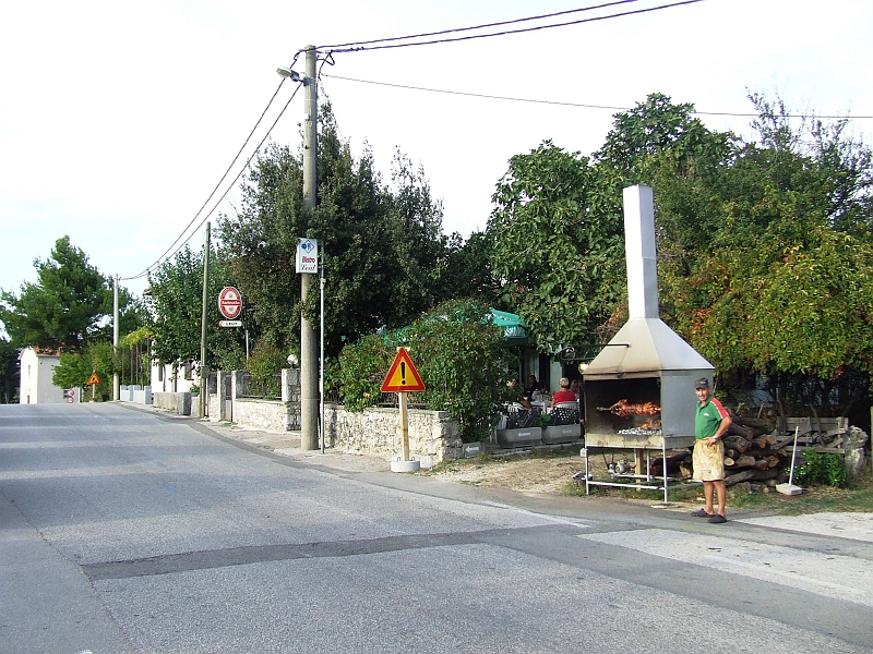 2009_0926_croatie0097.JPG - The Grill is  Everywhere