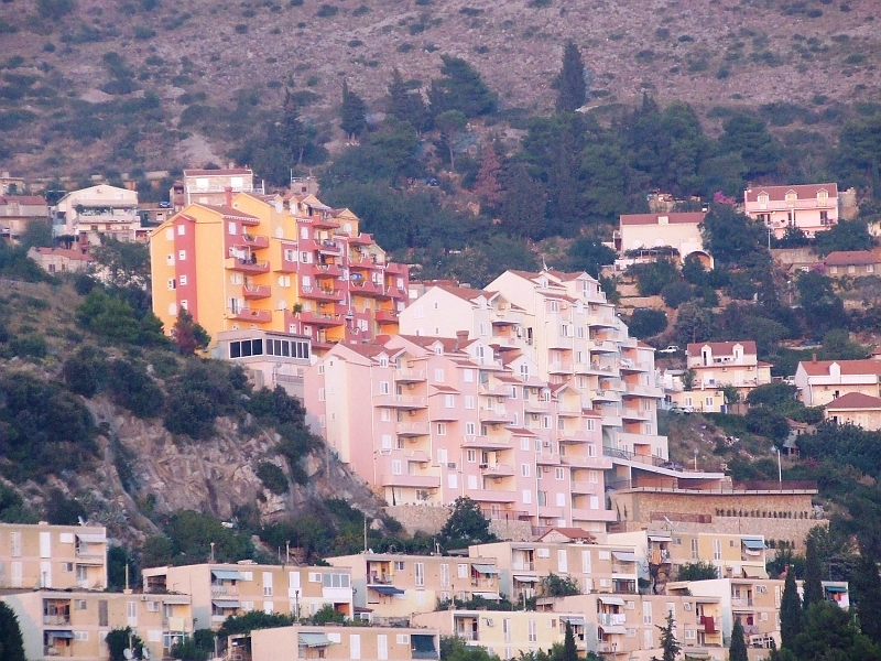 2009_0930_croatie0016.JPG - New Buildings
