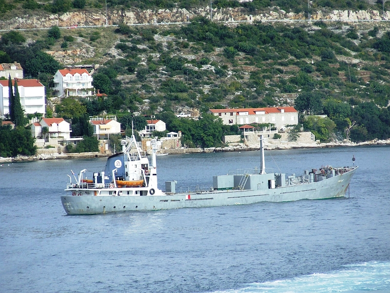 2009_1003_croatie0041.JPG - A Mysterious Vessel