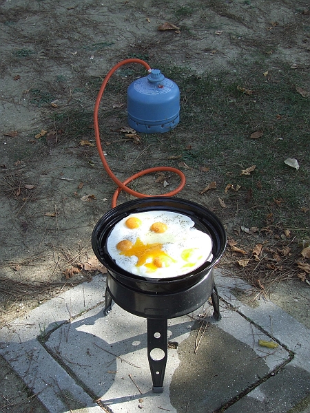 2009_1005_croatie0065.JPG - Eggs on the Grill