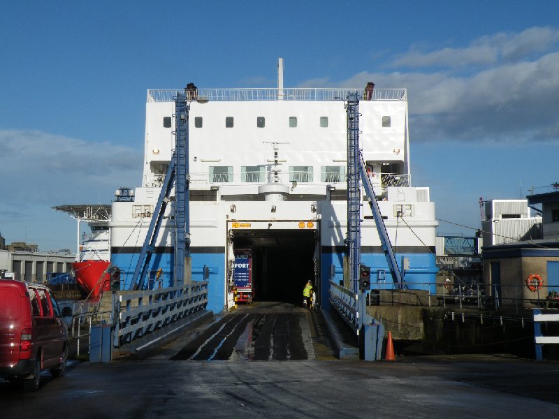 DSCF4125.JPG - Loading for the Shetland's