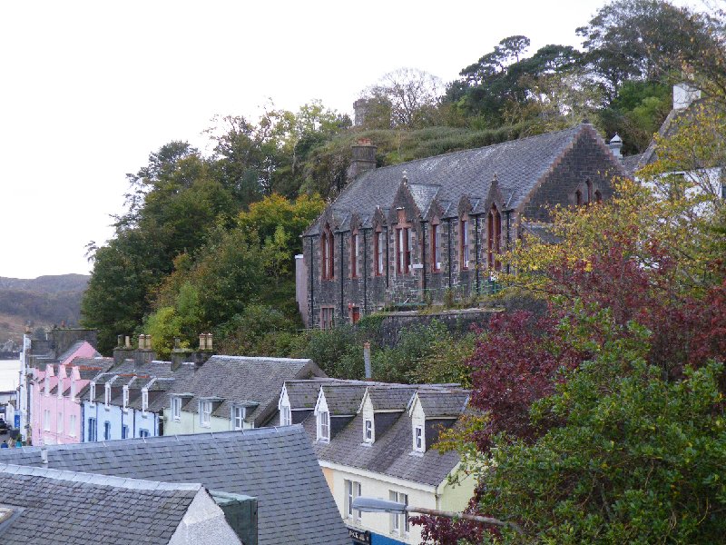 DSCF4543.JPG - Houses Packes Around the Bay