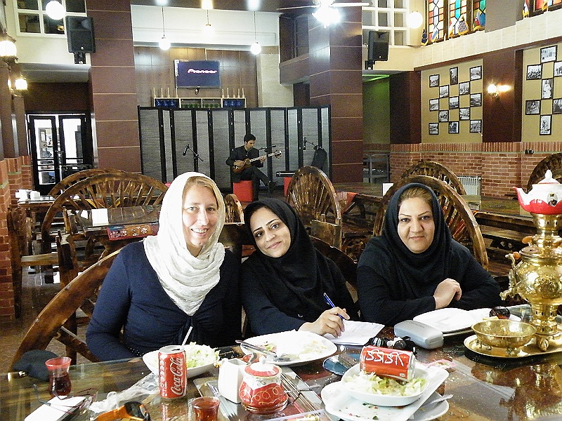 DSCF8187.JPG - Friendly Girls drinking Tea