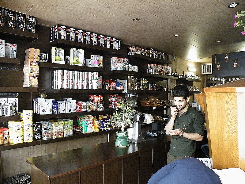 DSCF8556.JPG - Starbucks in Esfehan